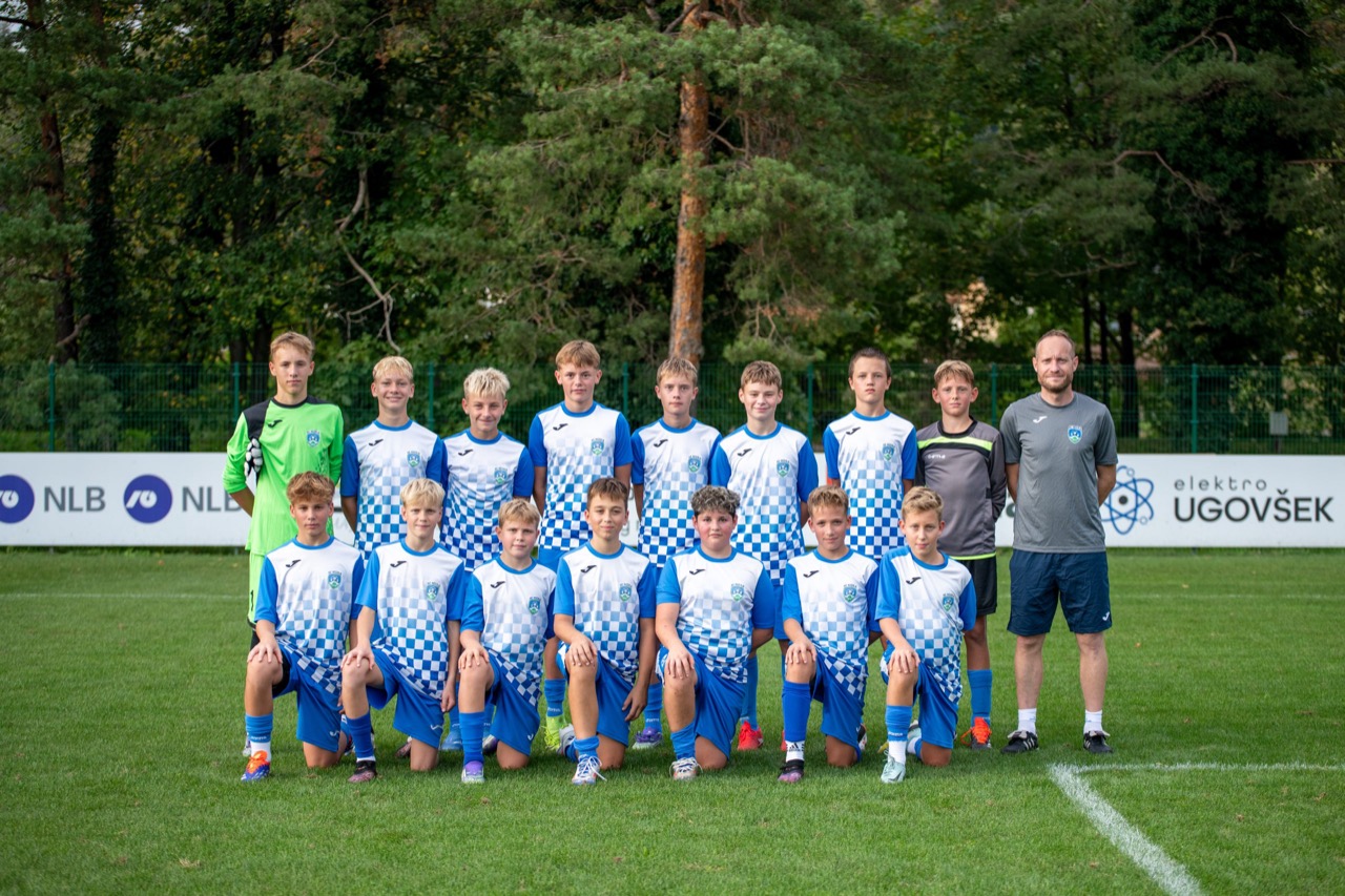 Skupinska fotografija selekcije U-15 Nogometnega društva Mozirje