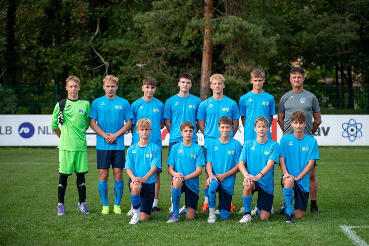 Skupinska fotografija selekcije U-17 Nogometnega društva Mozirje